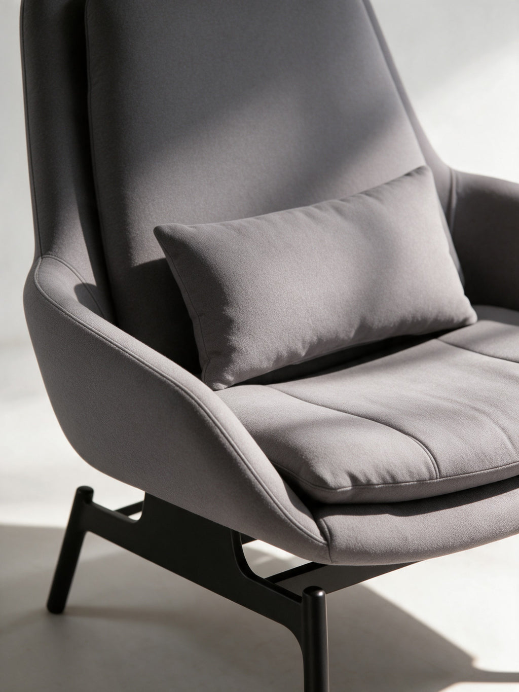 LOUNGE CHAIR - SLIDE