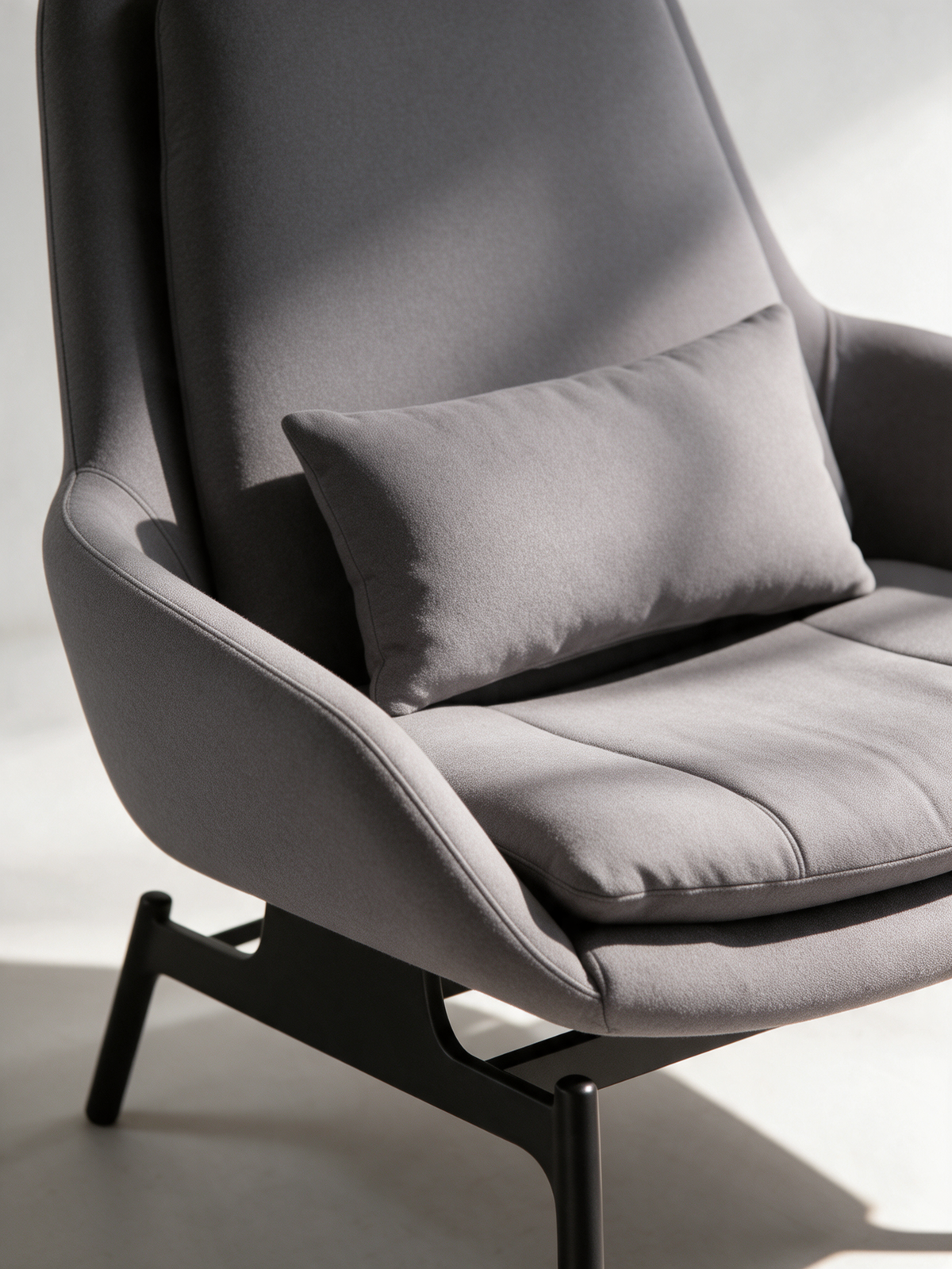 NIORA Slide lounge chair, upholstery and construction detail