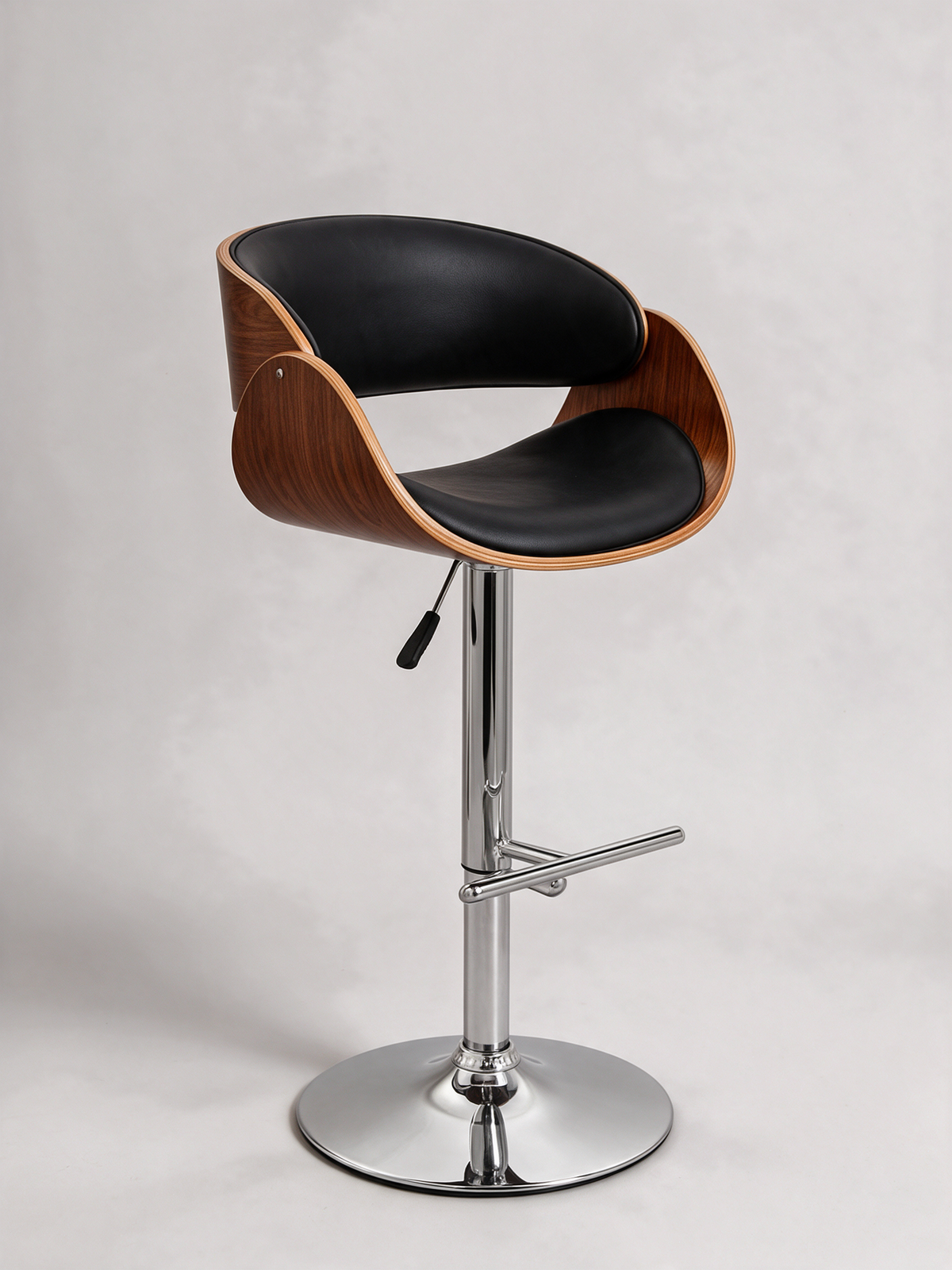 NIORA Spot high chair, studio view