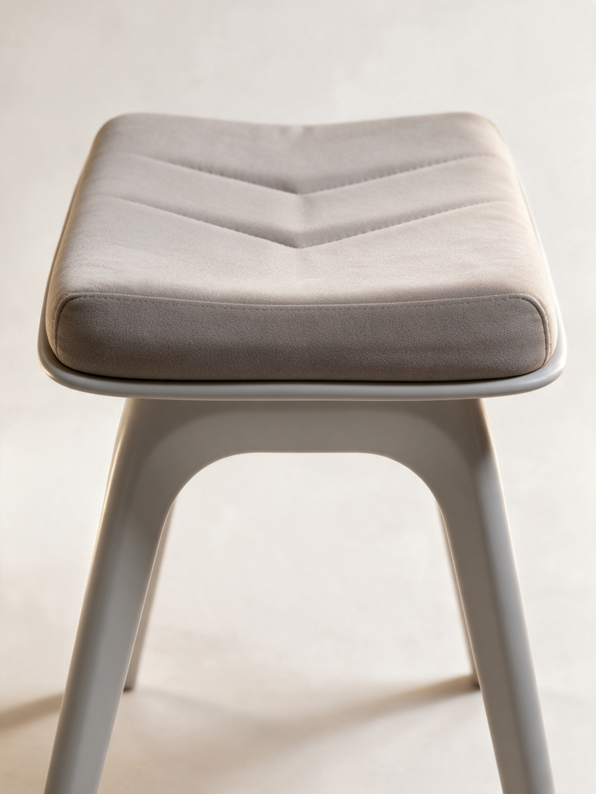 NIORA Arrow Cushion cafe chair, upholstery and construction detail