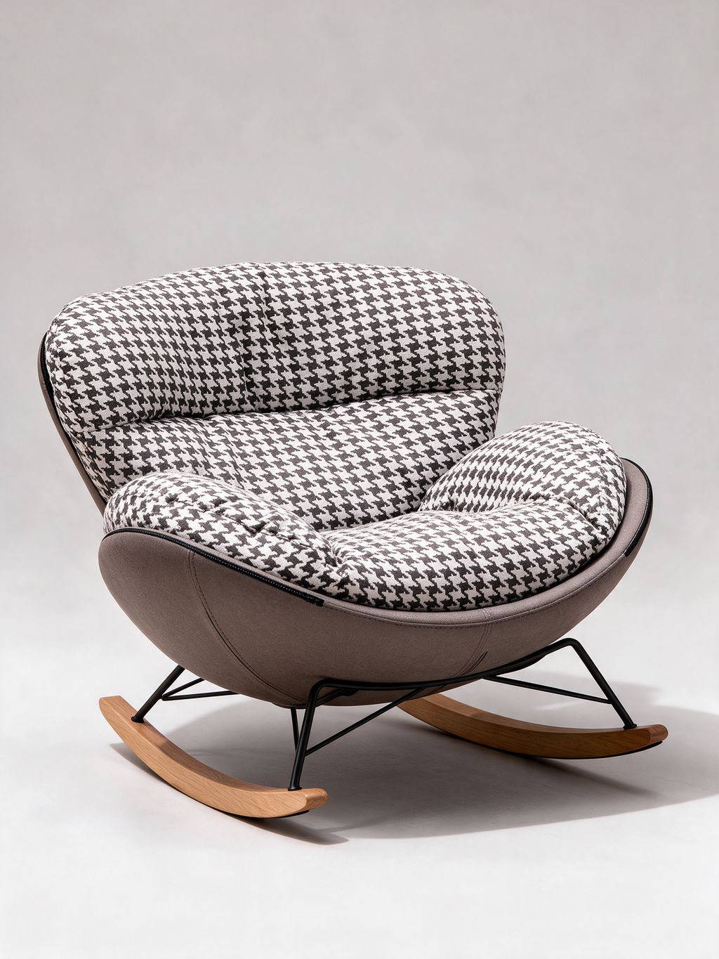 NIORA Nimbus lounge chair, studio view
