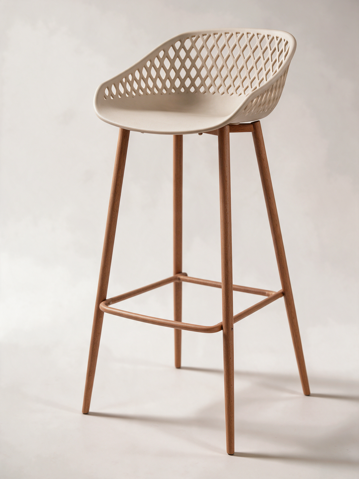 NIORA Nimbus high chair, upholstery and construction detail