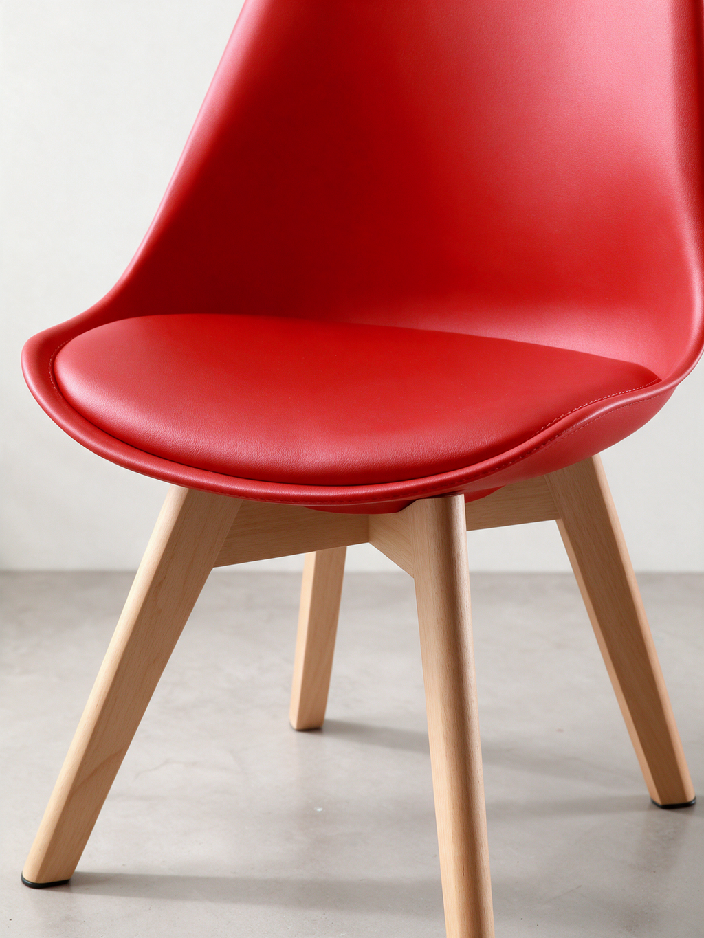 NIORA Island cafe chair, upholstery and construction detail