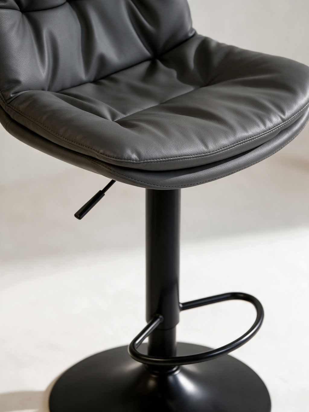 NIORA Bosch high chair, upholstery and construction detail